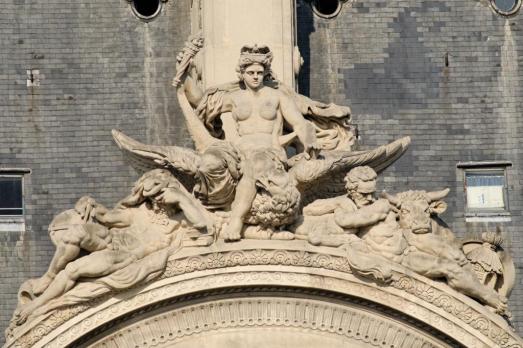 Ci-dessus le Pavillon de Flore et ci-contre "La Danse"