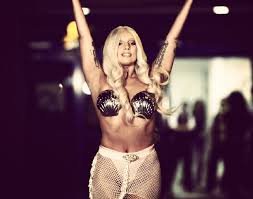 Lady gaga (vous noterez les allitérations en 