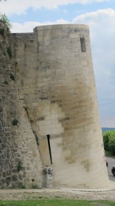 Tour penchée, insérée dans les remparts